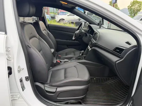 Hyundai Elantra (Avante)