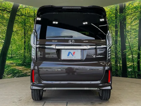 Honda N-BOX Custom