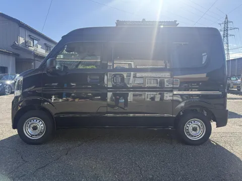 Nissan Clipper Van