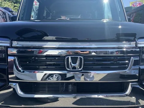 Honda N-BOX Custom