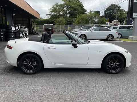 Mazda MX-5 (Roadster)
