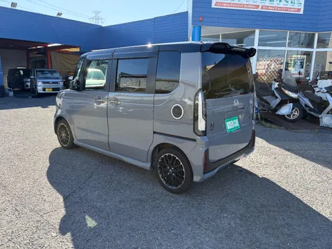 Honda N-BOX Custom