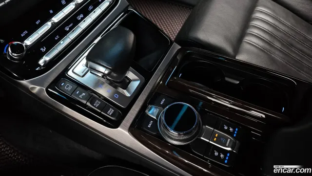 Genesis G90 (EQ900)