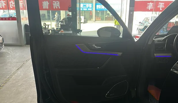 Hongqi HS5