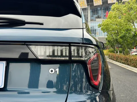 Lynk & Co 01