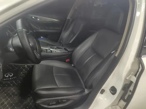 Infiniti Q50L