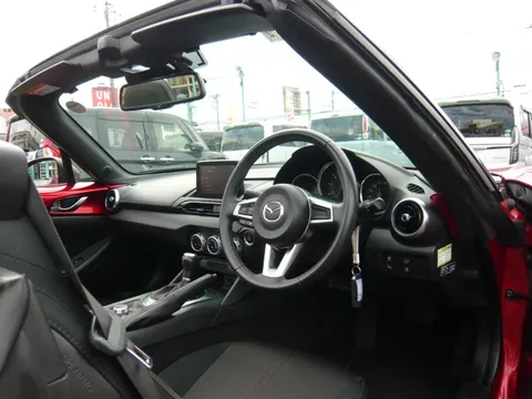 Mazda MX-5 (Roadster)