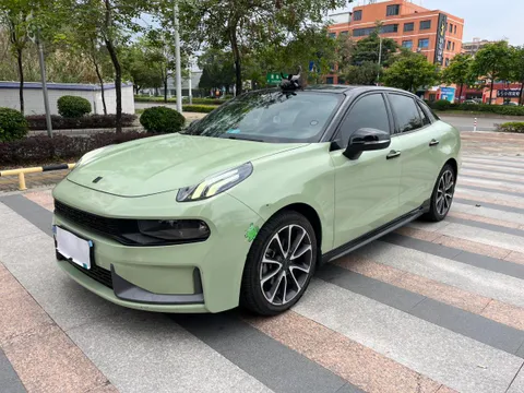 Lynk & Co 03