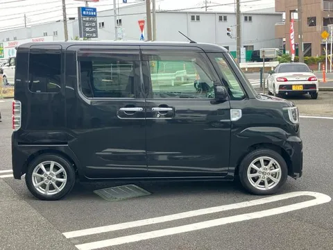 Toyota Pixis Mega