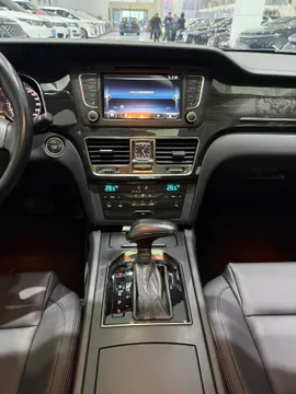 Hongqi H7