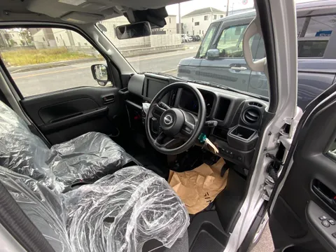 Nissan Clipper Van