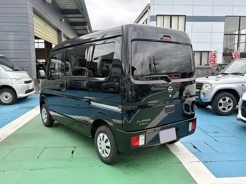 Nissan Clipper Van