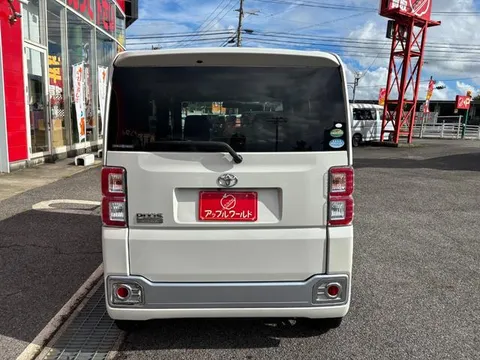 Toyota Pixis Mega