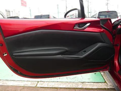 Mazda MX-5 (Roadster)