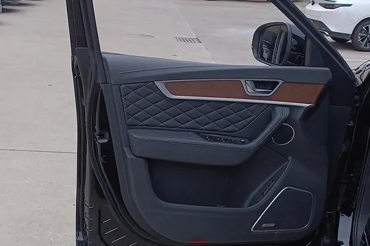 Hongqi HS7