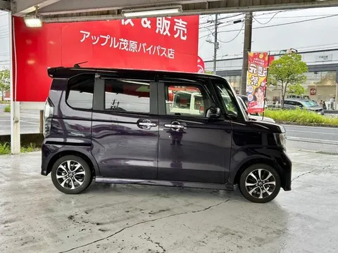 Honda N-BOX Custom