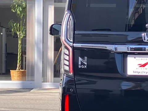 Honda N-BOX Custom