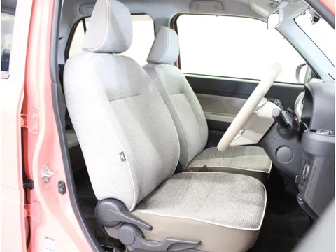 Daihatsu Mira Tocot