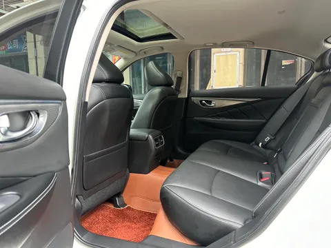 Infiniti Q50L
