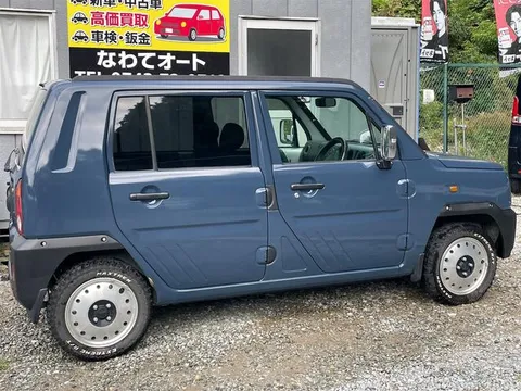 Daihatsu Naked