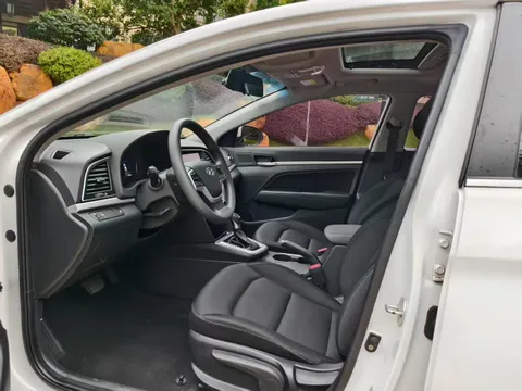 Hyundai Elantra (Avante)