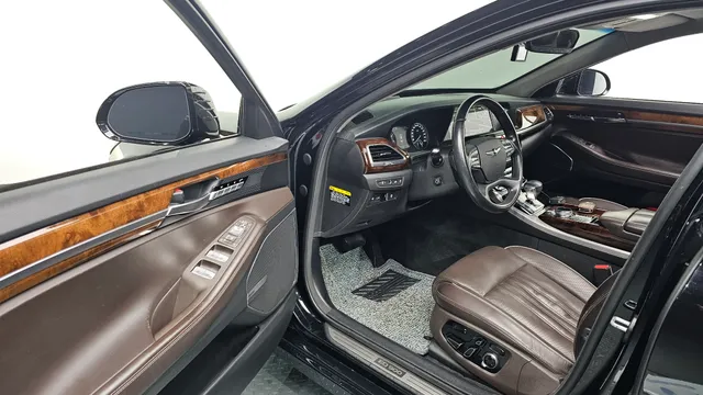 Genesis G90 (EQ900)
