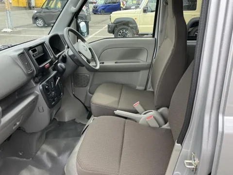 Nissan Clipper Van