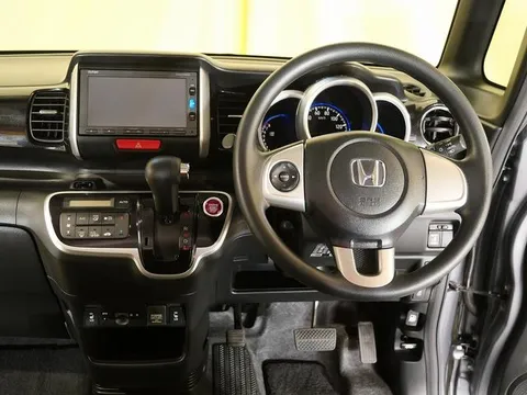 Honda N-BOX Custom