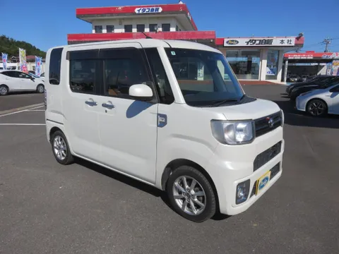 Toyota Pixis Mega
