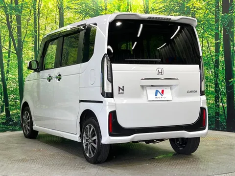 Honda N-BOX Custom