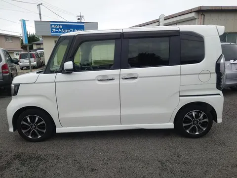 Honda N-BOX Custom