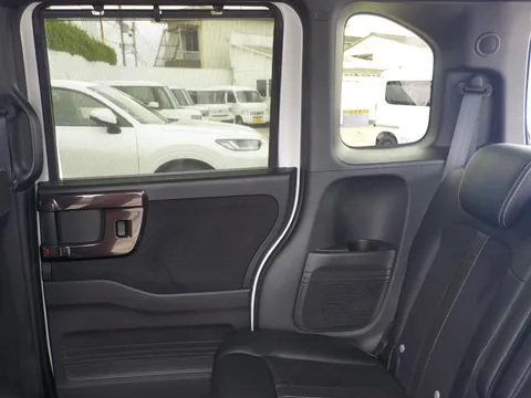 Honda N-BOX Custom