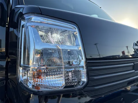 Nissan Clipper Van
