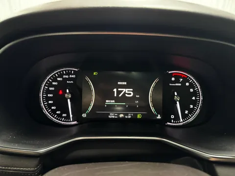 Roewe RX8