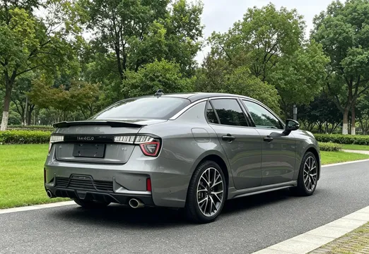 Lynk & Co 03