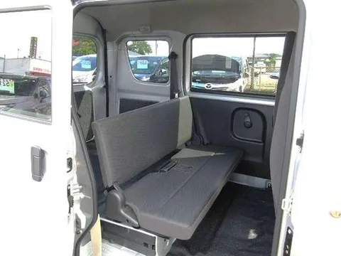 Nissan Clipper Van
