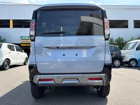 Mitsubishi Delica Mini