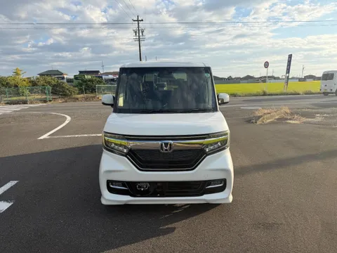Honda N-BOX Custom