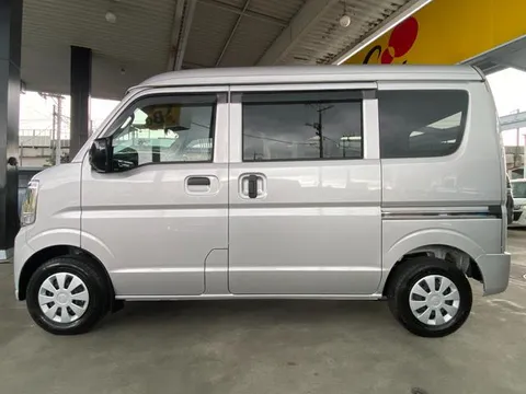 Nissan Clipper Van