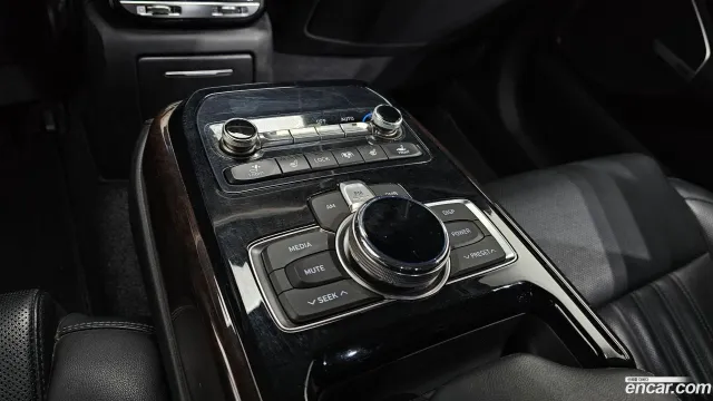 Genesis G90 (EQ900)