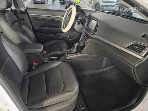 Hyundai Elantra (Avante)