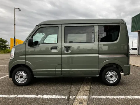 Nissan Clipper Van