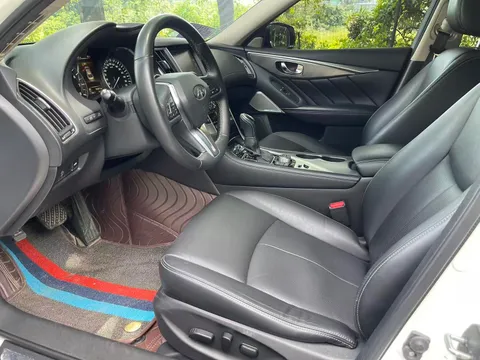 Infiniti Q50L