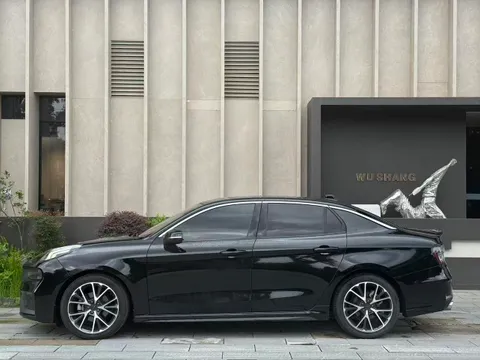 Lynk & Co 03