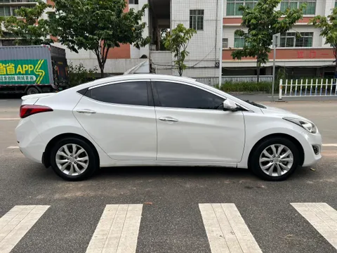 Hyundai Elantra (Avante)