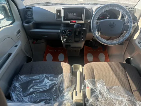 Nissan Clipper Van