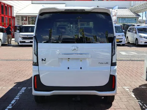 Honda N-BOX Custom