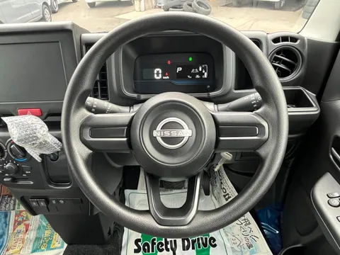 Nissan Clipper Van