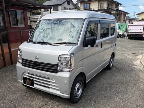 Nissan Clipper Van