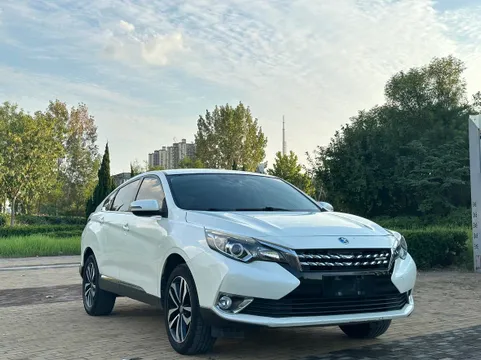 Venucia T90